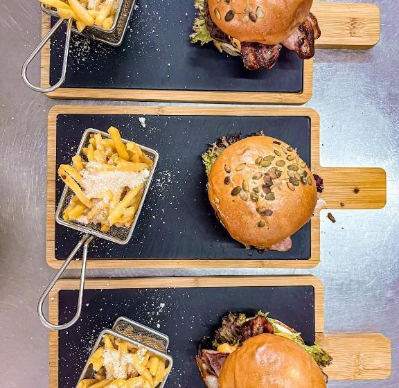 Pensiunea Curtea Bavareza