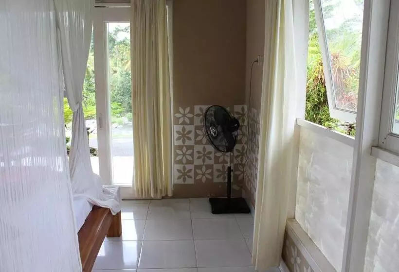 Majatalo Pondok Tepi Sungai