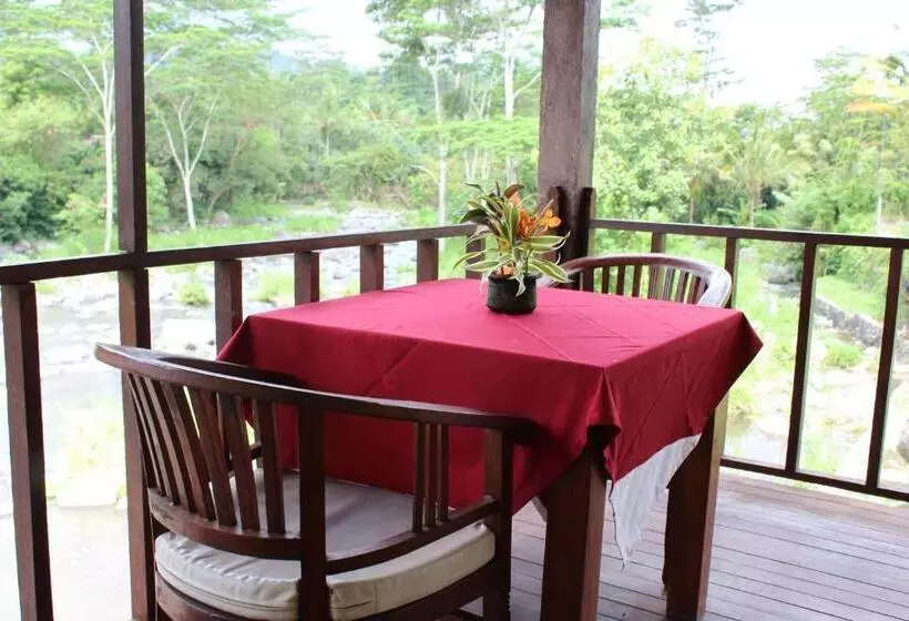 Majatalo Pondok Tepi Sungai