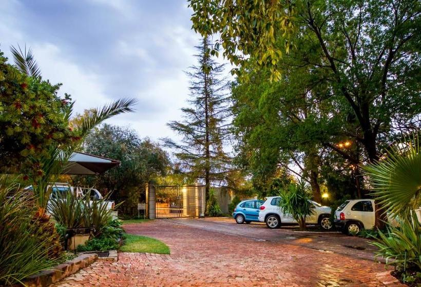 פנסיון @the Villa Guest House