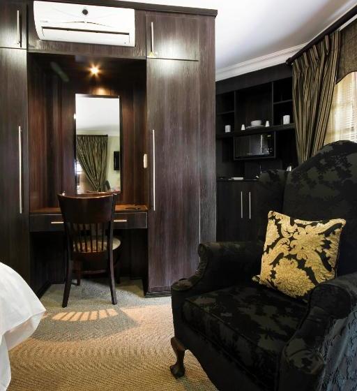 פנסיון @the Villa Guest House