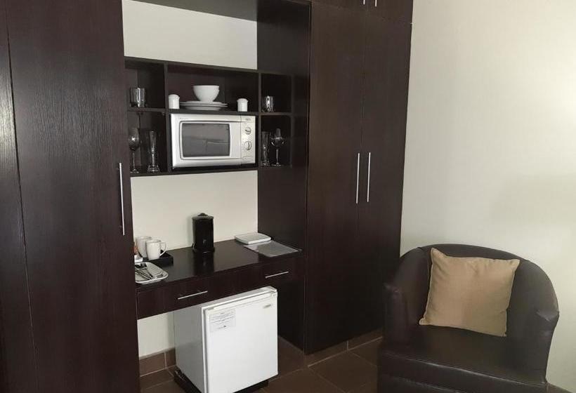 פנסיון @the Villa Guest House