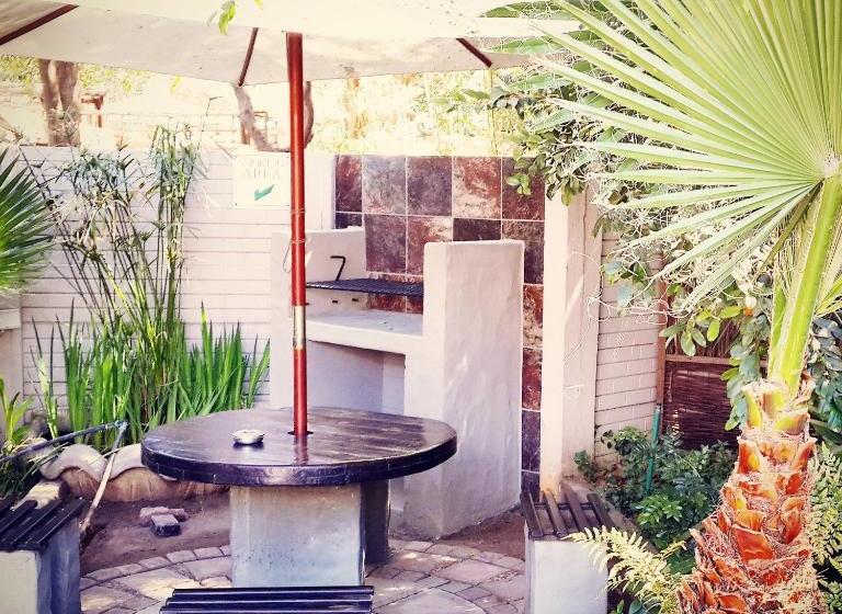 פנסיון @the Villa Guest House