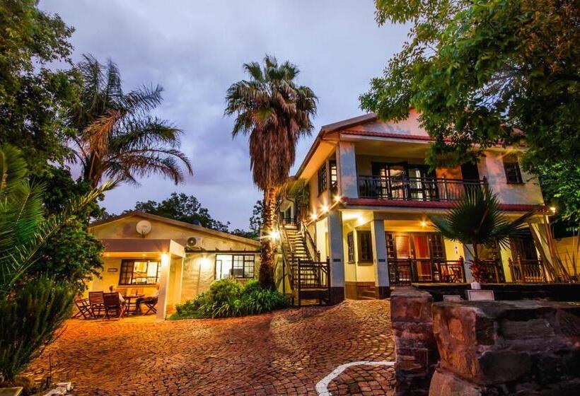 פנסיון @the Villa Guest House