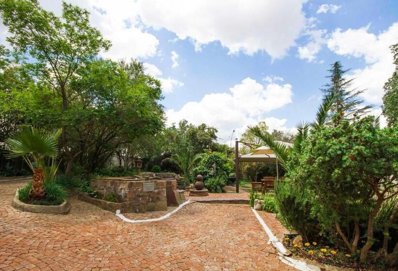 פנסיון @the Villa Guest House