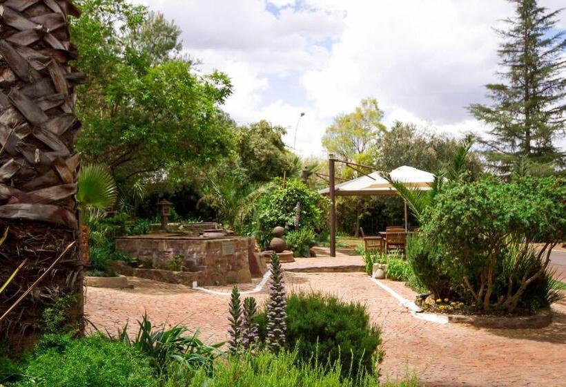 פנסיון @the Villa Guest House