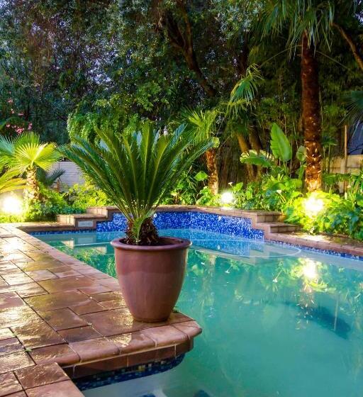 פנסיון @the Villa Guest House