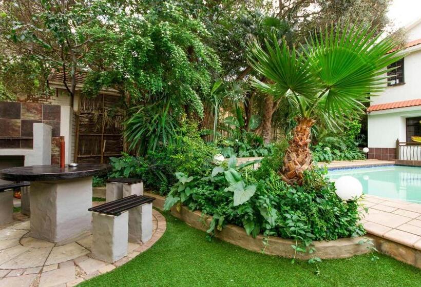 פנסיון @the Villa Guest House