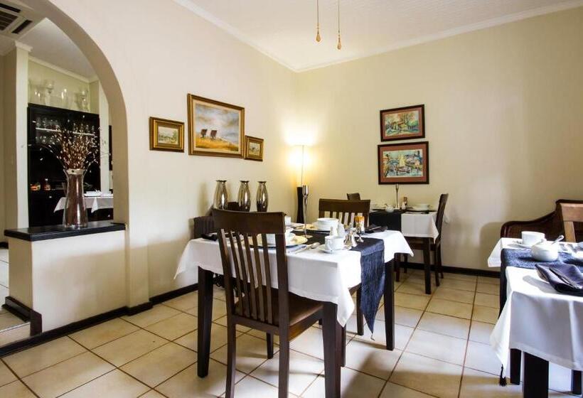 פנסיון @the Villa Guest House