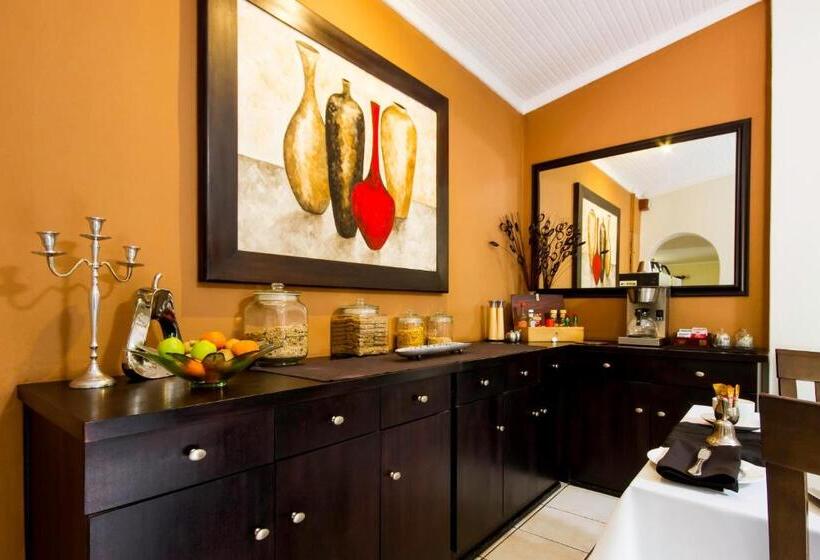 פנסיון @the Villa Guest House