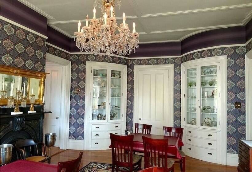 הוסטל Homeport Inn And Tavern