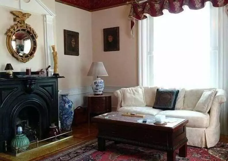 ユースホステル Homeport Inn And Tavern