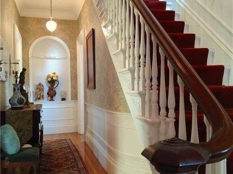 فندق صغير Homeport Inn And Tavern