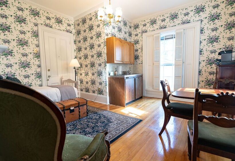 הוסטל Homeport Inn And Tavern