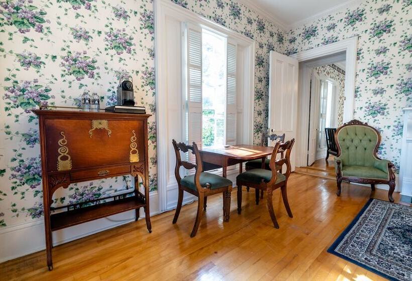 הוסטל Homeport Inn And Tavern