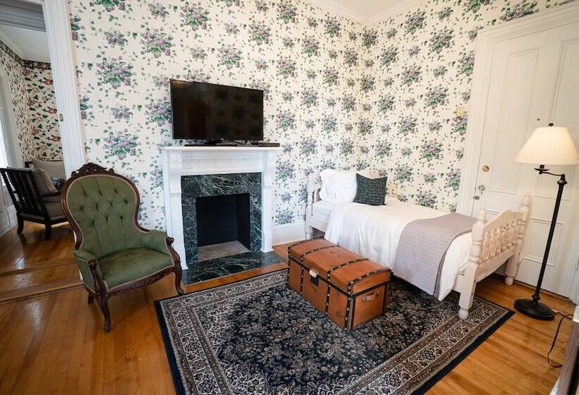 فندق صغير Homeport Inn And Tavern