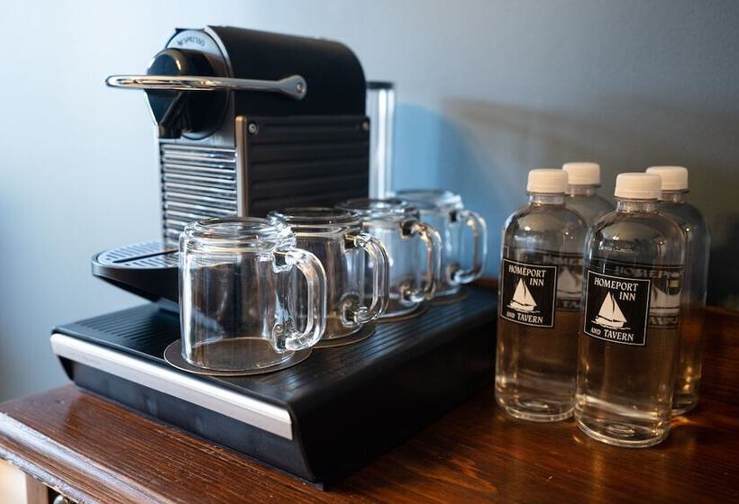 הוסטל Homeport Inn And Tavern