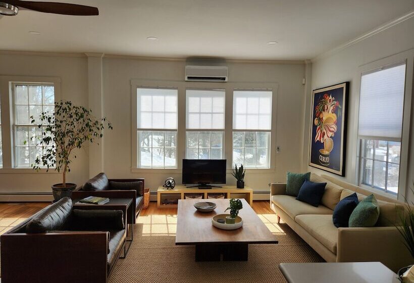 הוסטל Homeport Inn And Tavern