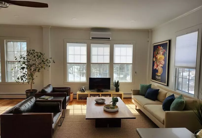 ユースホステル Homeport Inn And Tavern