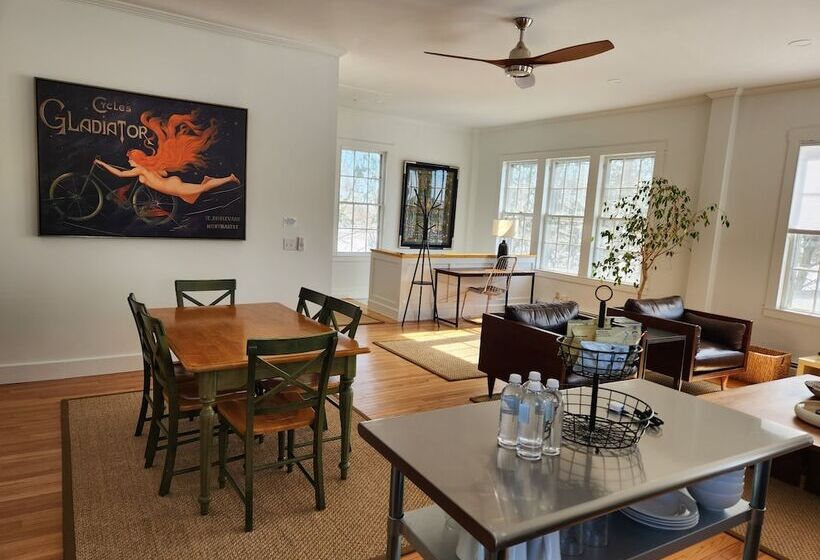 فندق صغير Homeport Inn And Tavern