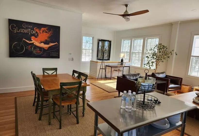 ユースホステル Homeport Inn And Tavern