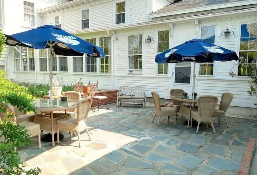 הוסטל Homeport Inn And Tavern