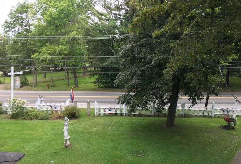 הוסטל Homeport Inn And Tavern