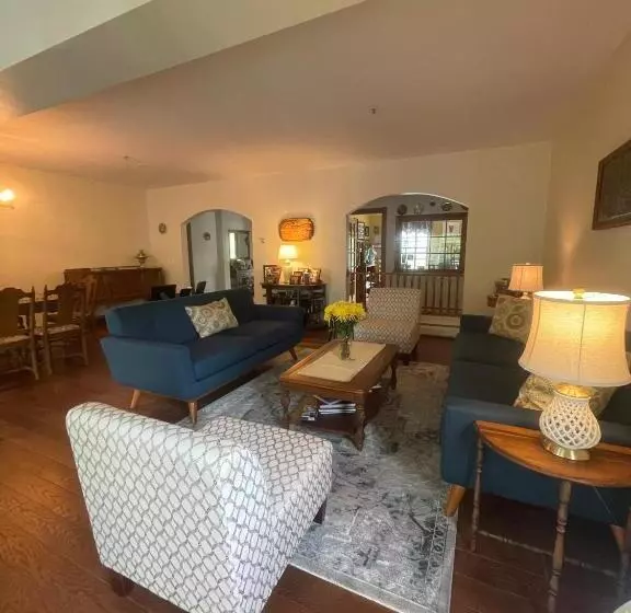 ユースホステル Williston Village Inn