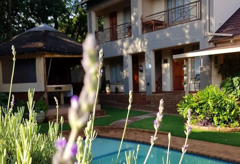 Majatalo Aandbloem Guest House