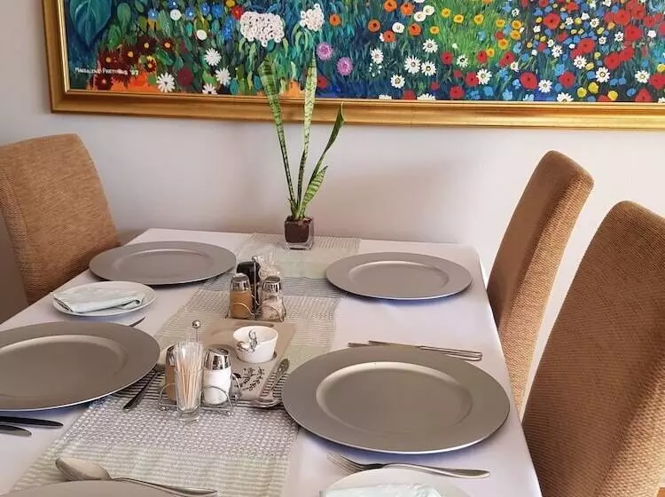 Majatalo Aandbloem Guest House