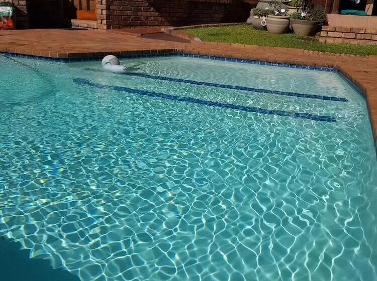 Majatalo Aandbloem Guest House