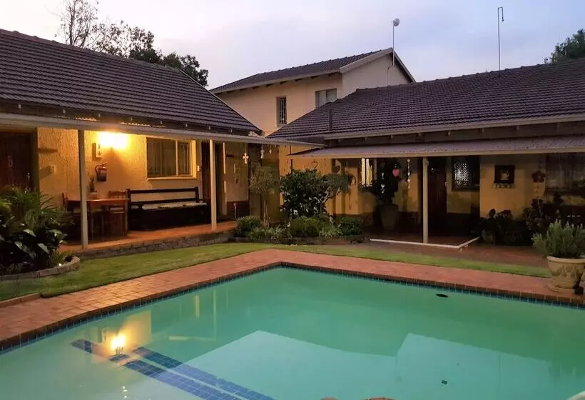 Majatalo Aandbloem Guest House