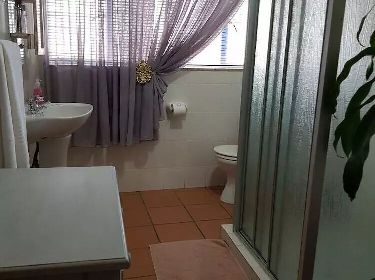 Majatalo Aandbloem Guest House