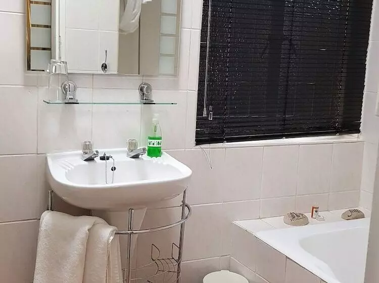 Majatalo Aandbloem Guest House