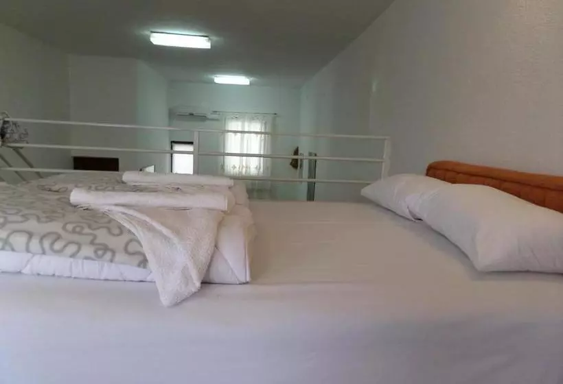 پانسیون Green River Apartment