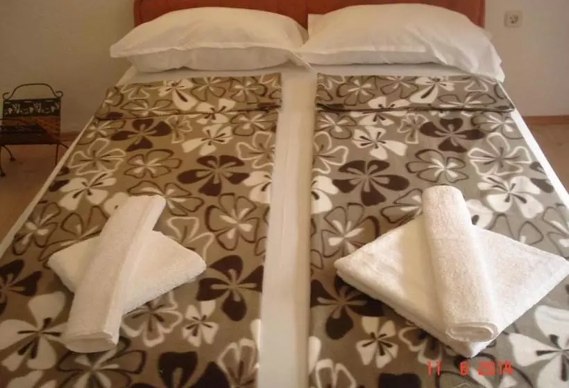 پانسیون Green River Apartment