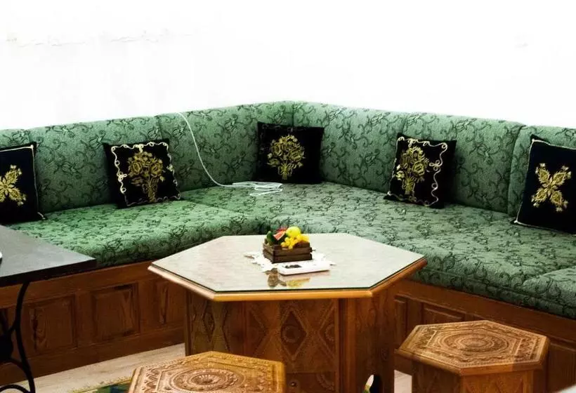 پانسیون Green River Apartment