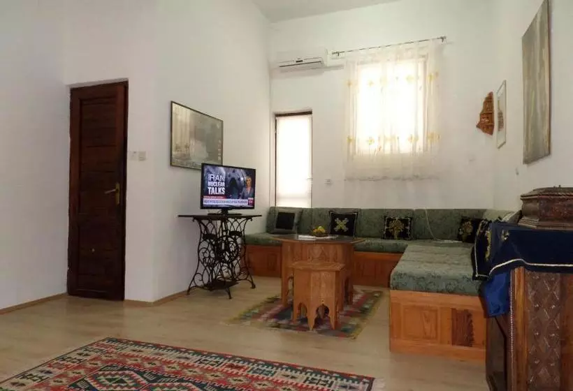 پانسیون Green River Apartment