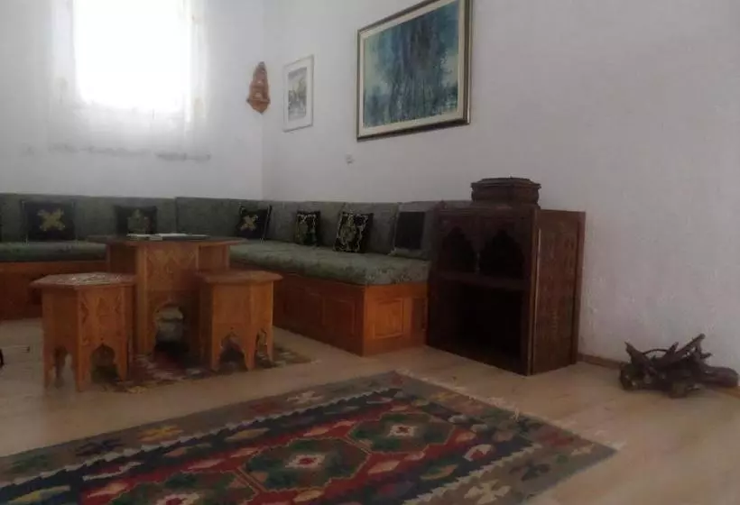 پانسیون Green River Apartment