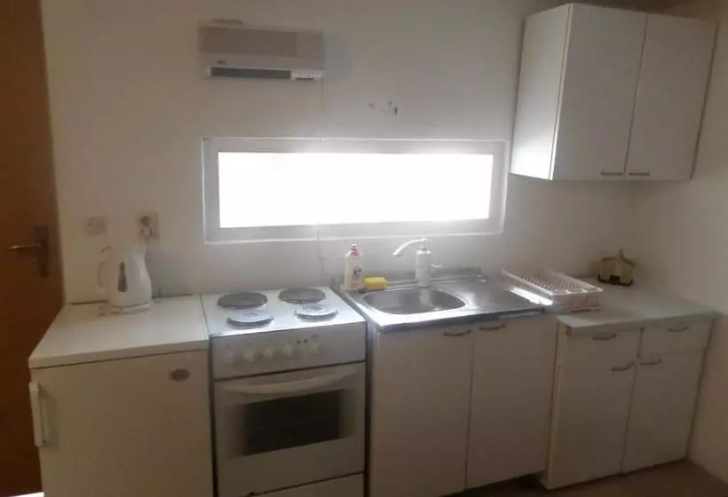 پانسیون Green River Apartment