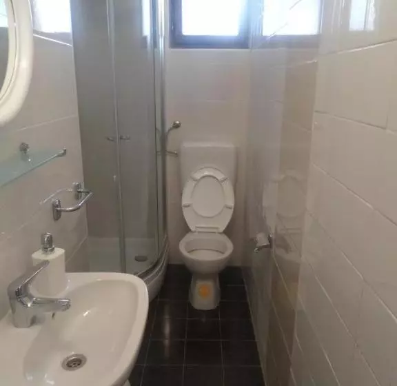 پانسیون Green River Apartment