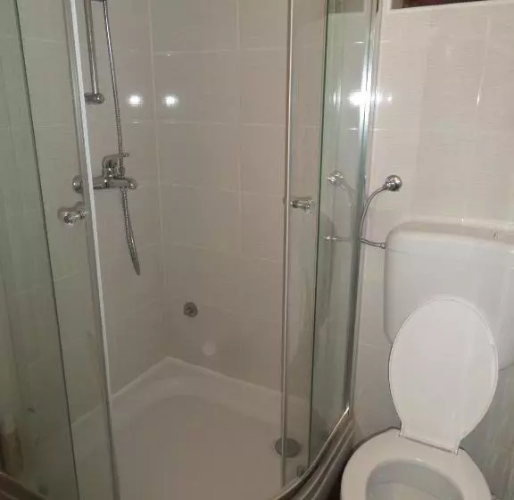 پانسیون Green River Apartment