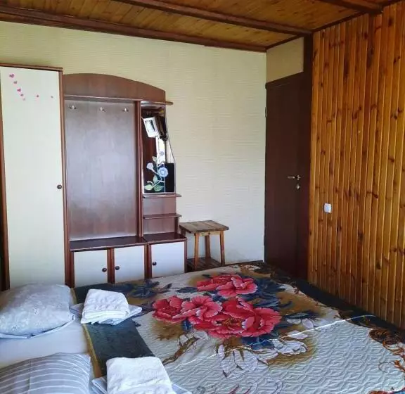 پانسیون Kitech Guest House