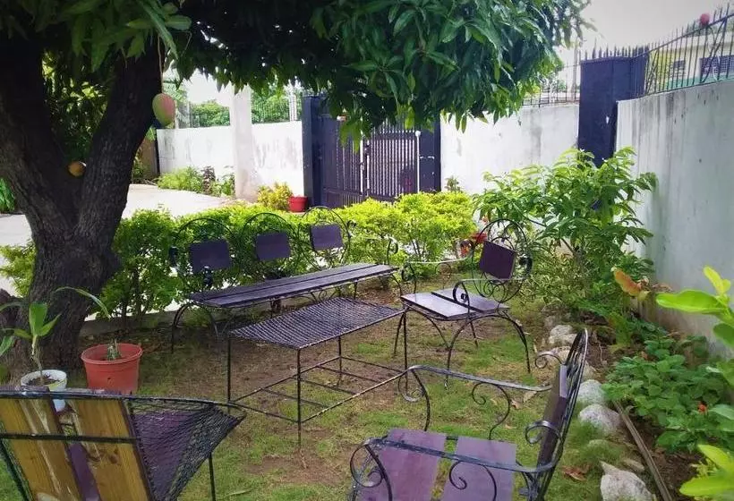 پانسیون Yard Style
