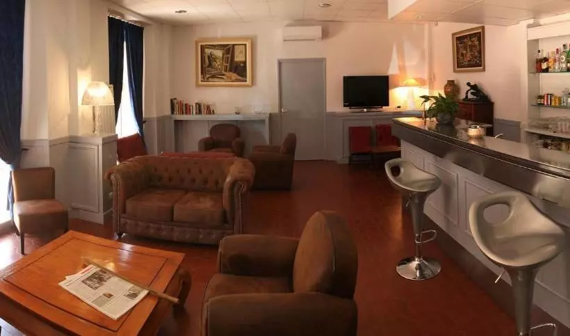 Hotelli De La Paix