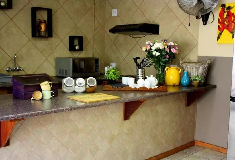 Majatalo Honey Bee Guesthouse