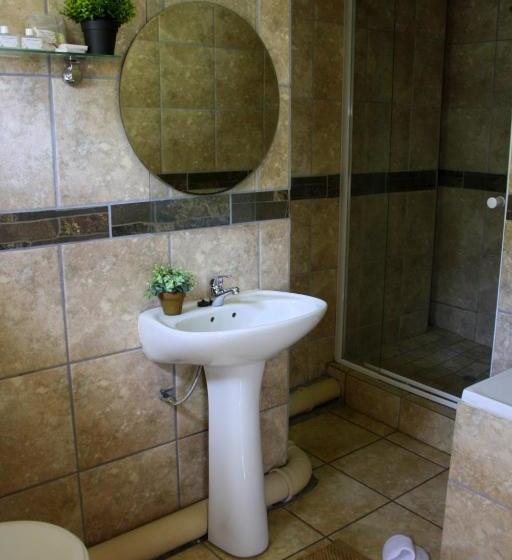 پانسیون Honey Bee Guesthouse