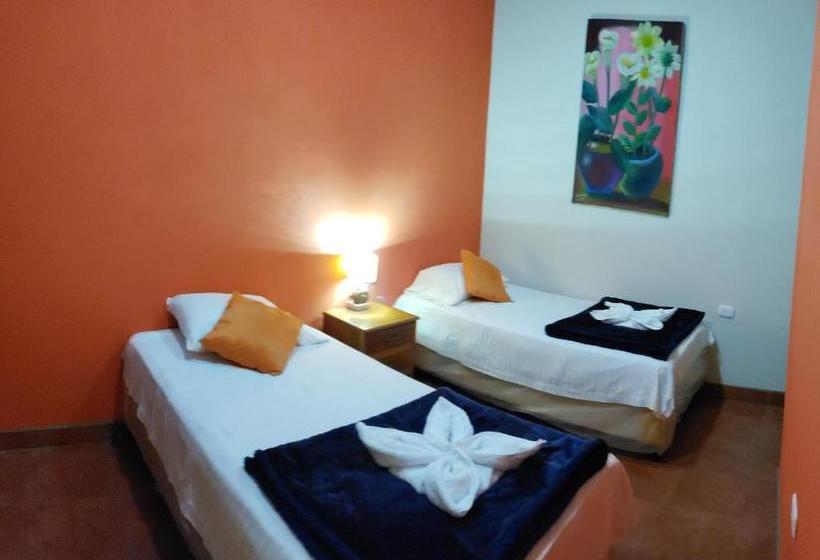 پانسیون Hostal Casa Vieja