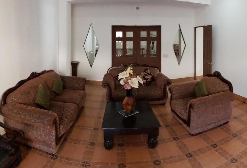 پانسیون Hostal Casa Vieja