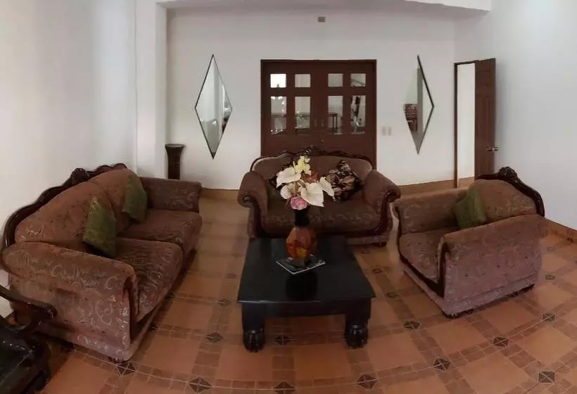 پانسیون Hostal Casa Vieja